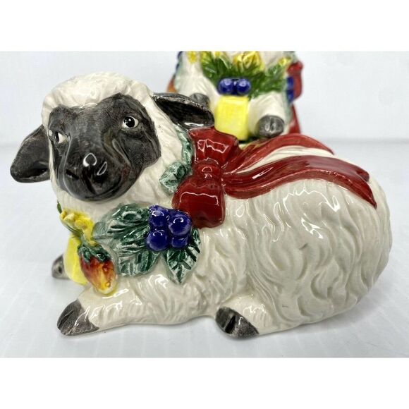 Vintage 1995 Fitz and Floyd Berries Ribbon Holiday Sheep Salt Pepper Shaker Set - Picture 3 of 10